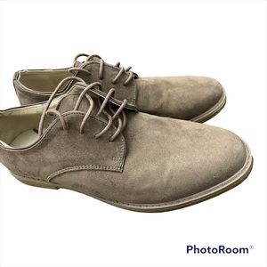 Old navy casual but elegant shoes which are comfortable and size 8